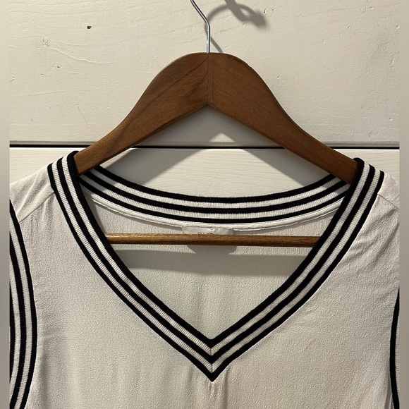 Riani White Sleeveless V-Neck Top with Sporty Trim – Size 8 - Picture 7 of 9